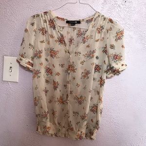 F21 floral Top SALE‼️💛